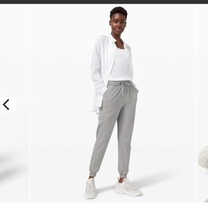 Lululemon Keep Moving Jogger
Rhino Grey